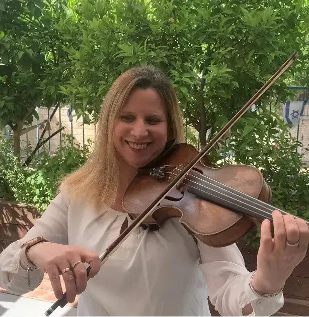 מורה לכינור יהודית דמרי